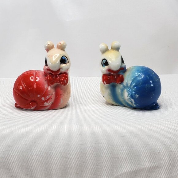 VTG 50's Ceramic Snail Miniature Figurine Red & Blue Bow Tie Kitschy Decor RARE - Picture 1 of 9